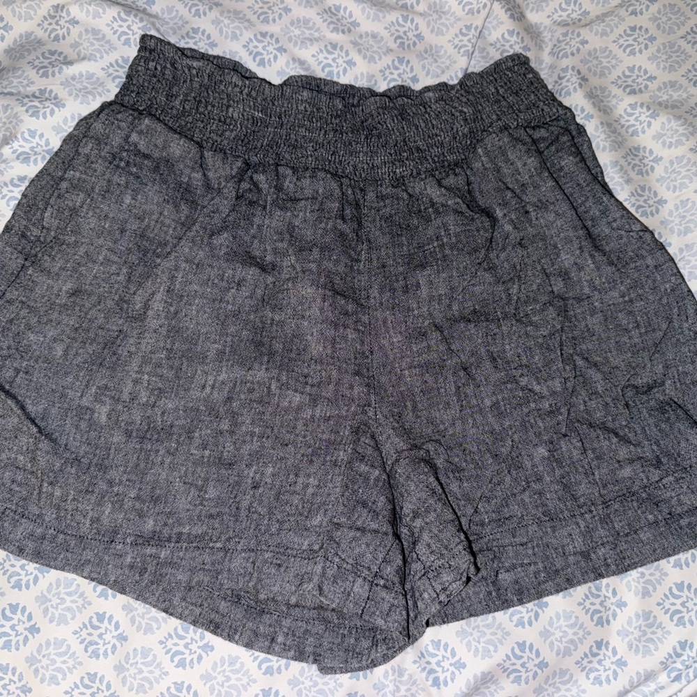 A new day size small gray stretchy shorts